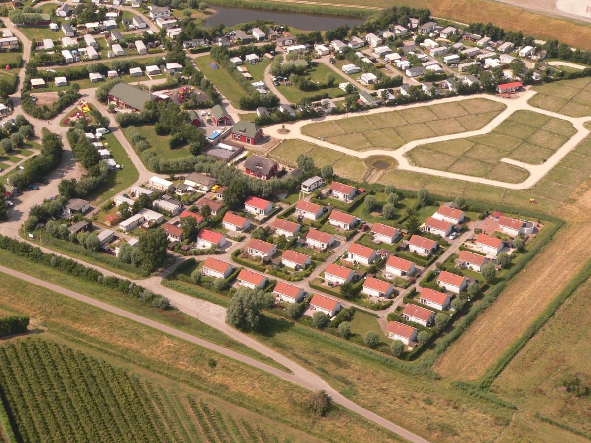 Vakantiehuis Noord-Beveland kort bij de zee Colijnsplaat Buitenkant foto