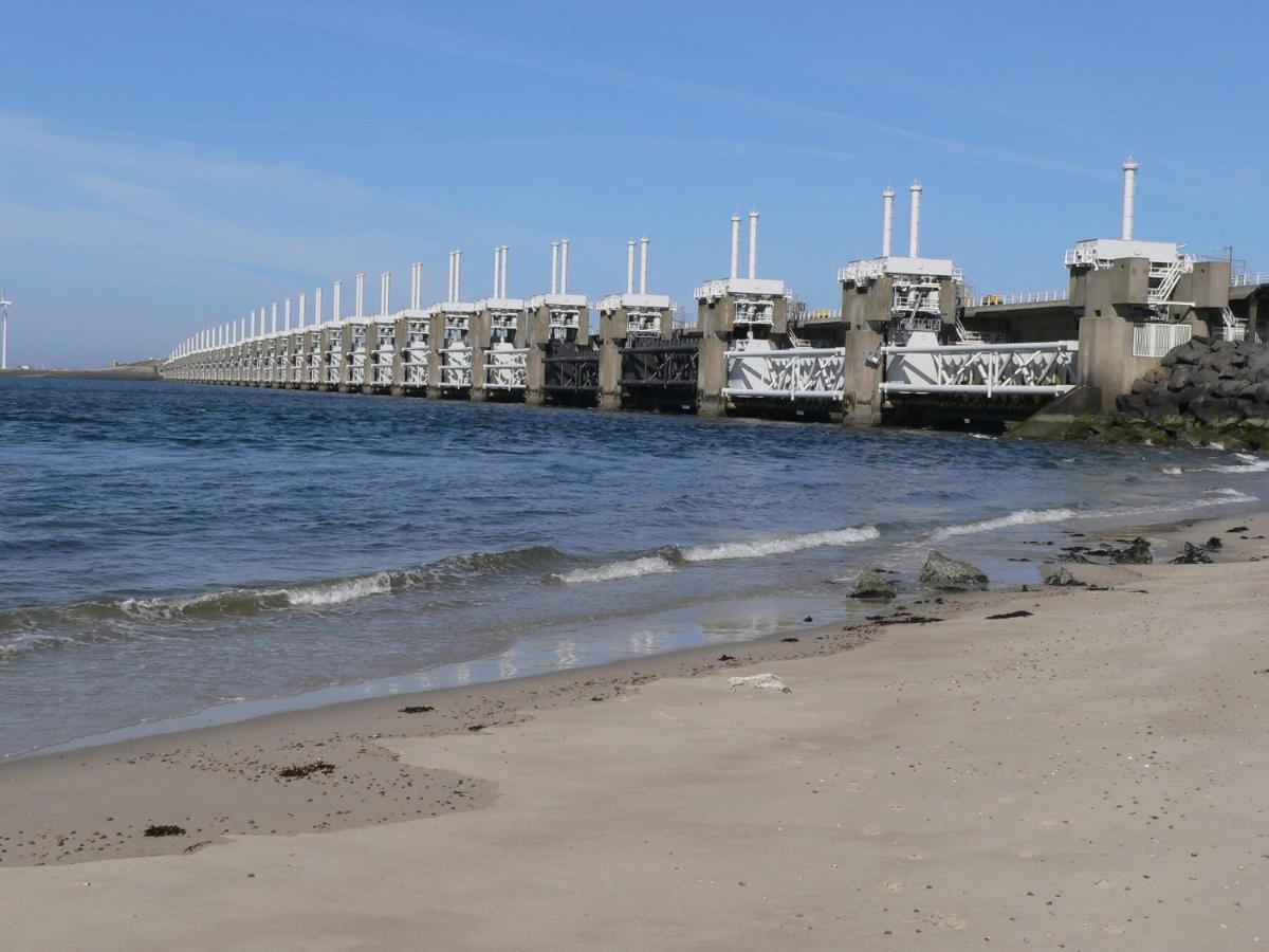 Vakantiehuis Noord-Beveland kort bij de zee Colijnsplaat Buitenkant foto