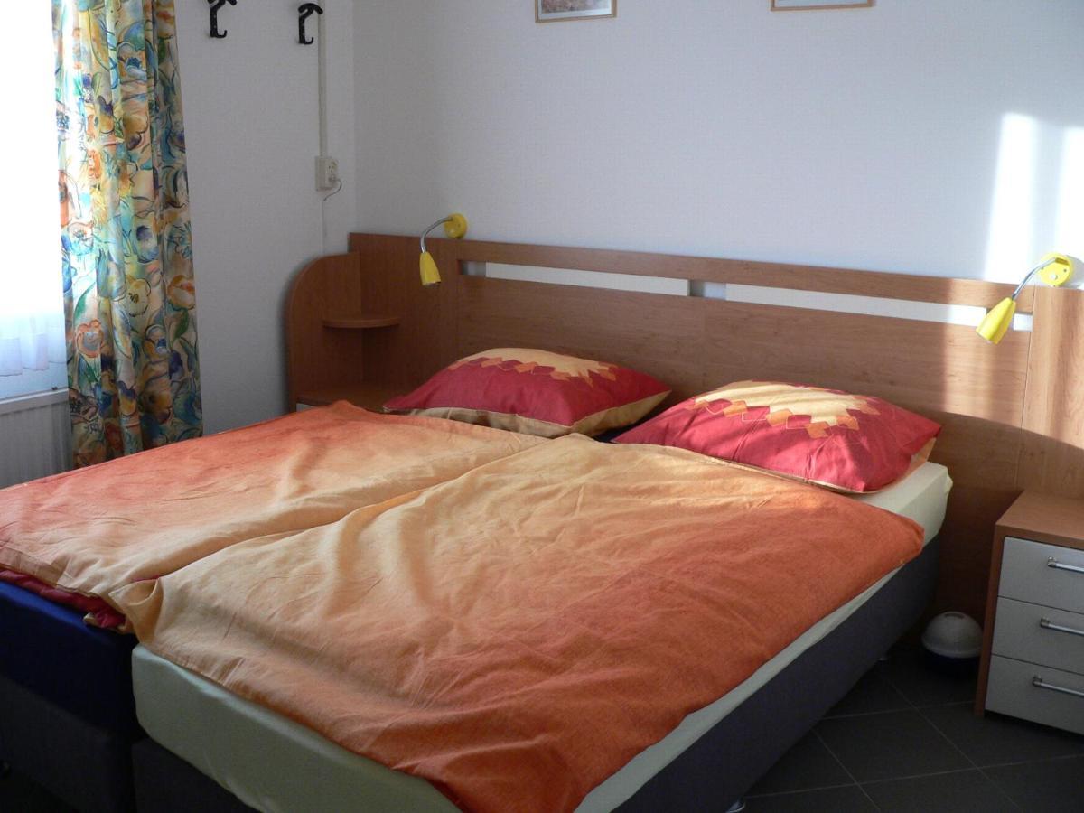 Vakantiehuis Noord-Beveland kort bij de zee Colijnsplaat Buitenkant foto